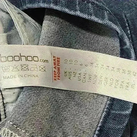 NWT Boohoo Women's Burney Bardot Shoulder Denim Playsuit Romper - Picture 13 of 14